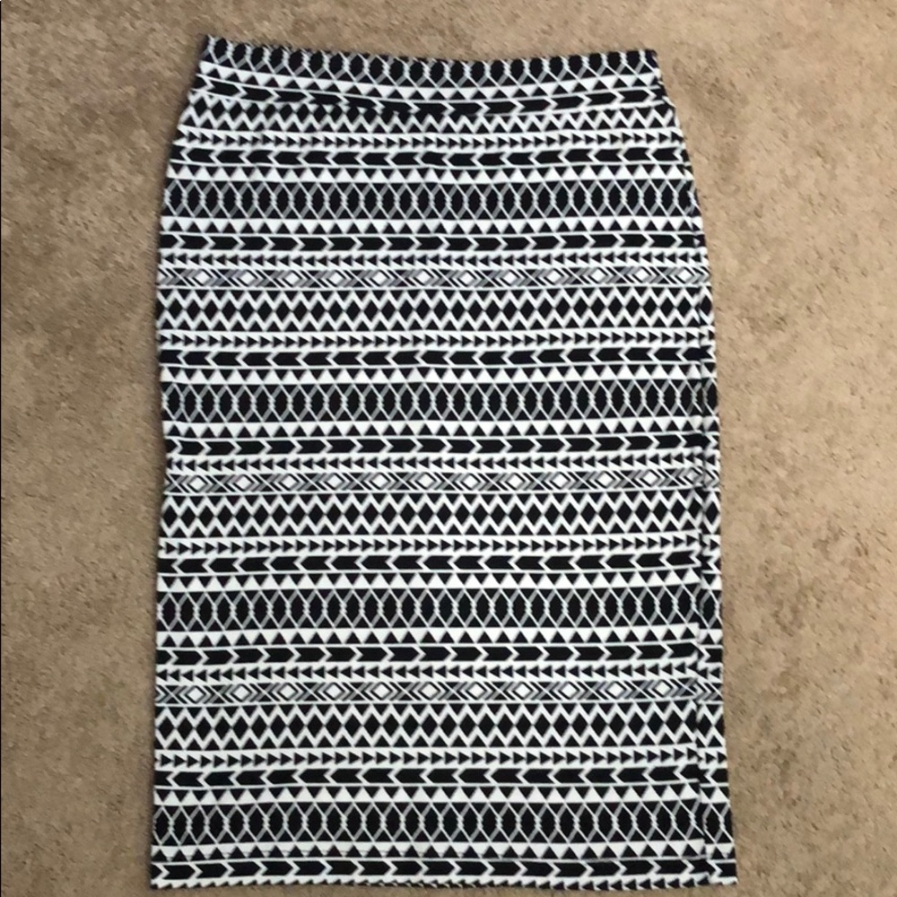 BLACK&WHITE Pencil Skirt